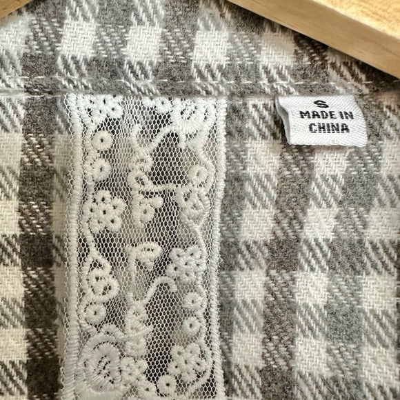 Sadie & Sage Flannel Check Crop Jacket Boxy Gray & Cream Snap Front Size Small - Picture 11 of 13